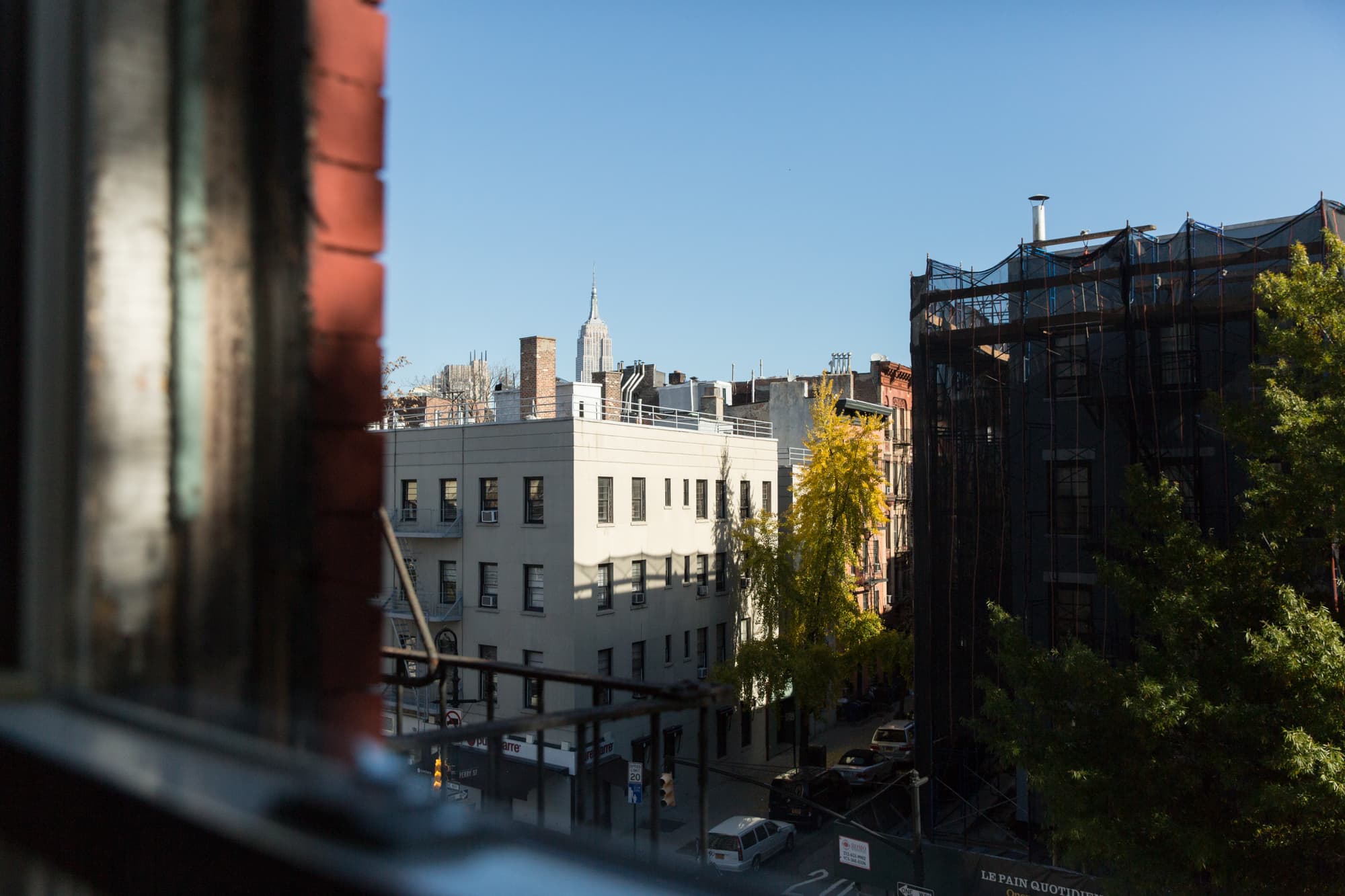 House Tour NYC Railroad Apartment Design Solutions Apartment Therapy